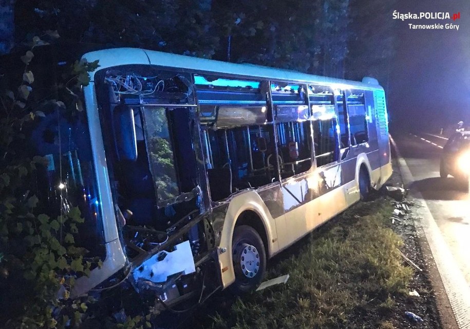 Kolizja osobowego audi z autobusem miejskim DK78 (Śląskie) /Policja Śląska /Policja