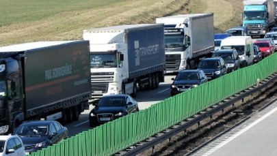 Kolizja samochodu Żandarmerii Wojskowej z ciężarówką na S8