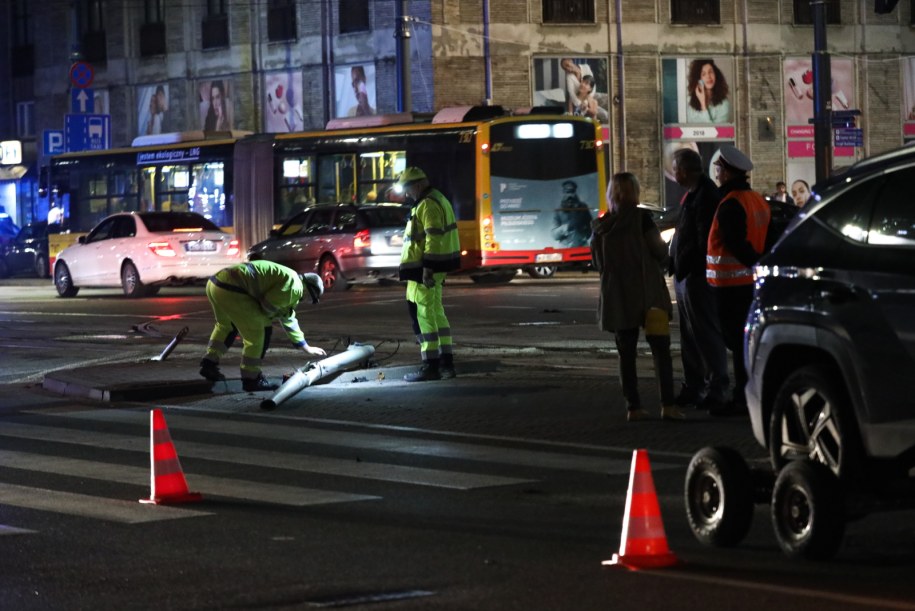 Kolizja w centrum Warszawy /Tomasz Gzell    /PAP