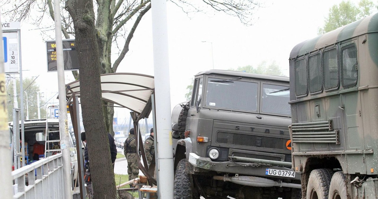 Kolizja z samochodem wojskowym? W czasie stanu wojennego ubezpieczyciel nie wypłaci odszkodowania /Jarosław Jakubczak / Polska Press /Agencja SE/East News