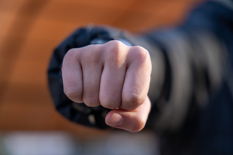 Kołobrzeg: 15-latek pobity przez ósemkę rówieśników /Shutterstock