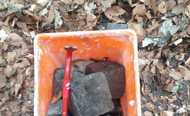 Kołobrzeg: Kradł zabytkowy bruk, bo chciał mieć brukowany podjazd do garażu