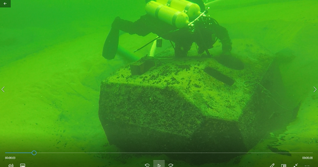 Kołobrzeg: Olbrzymia osłona działa wydobyta z wraku z dna Bałtyku
