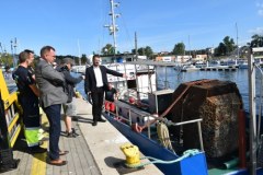 Kołobrzeg: Olbrzymia osłona działa wydobyta z wraku z dna Bałtyku