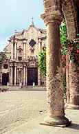 Kolonialny styl, katedra w Hawanie /Encyklopedia Internautica