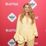 Kolor "butter yellow" znów będzie hitem? Tak nosi go Blake Lively