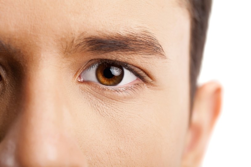 Kolor oczu może mieć związek z depresją sezonową /123RF/PICSEL