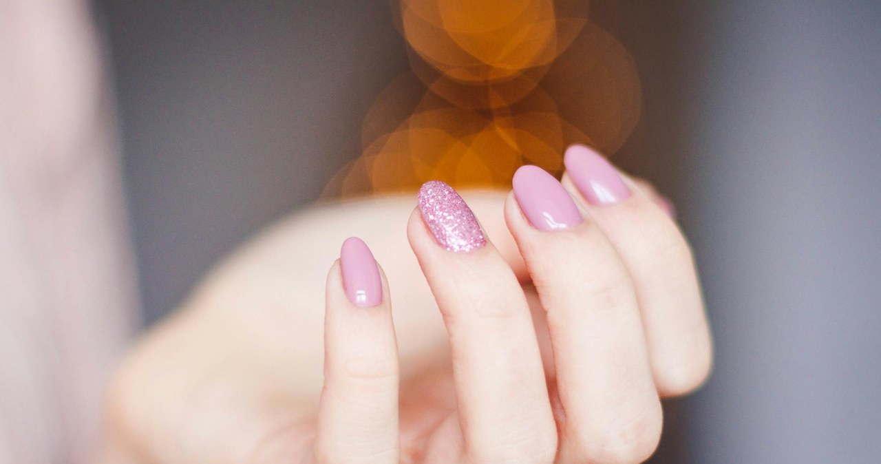 Kolor paznokci dopasowany do ocienia skóry /Valeria Boltneva  /Pexels.com