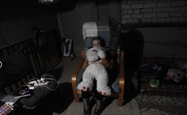 Kolorowanki z granatami i dynamitem. Kilkulatki uczą się, jak uniknąć śmierci