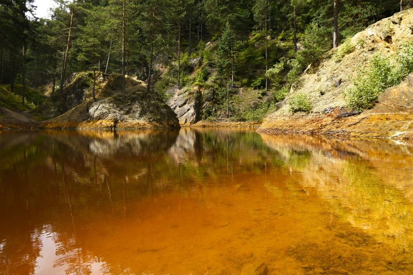 Kolorowe Jeziorka w Rudawach Janowickich zdecydowanie warto odwiedzić będąc w Sudetach zachodnich / Jacek Boron /East News