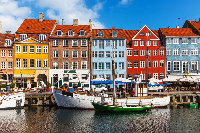 Kolorowe kamienice zdobią zabytkowe centrum Kopenhagi /123RF/PICSEL