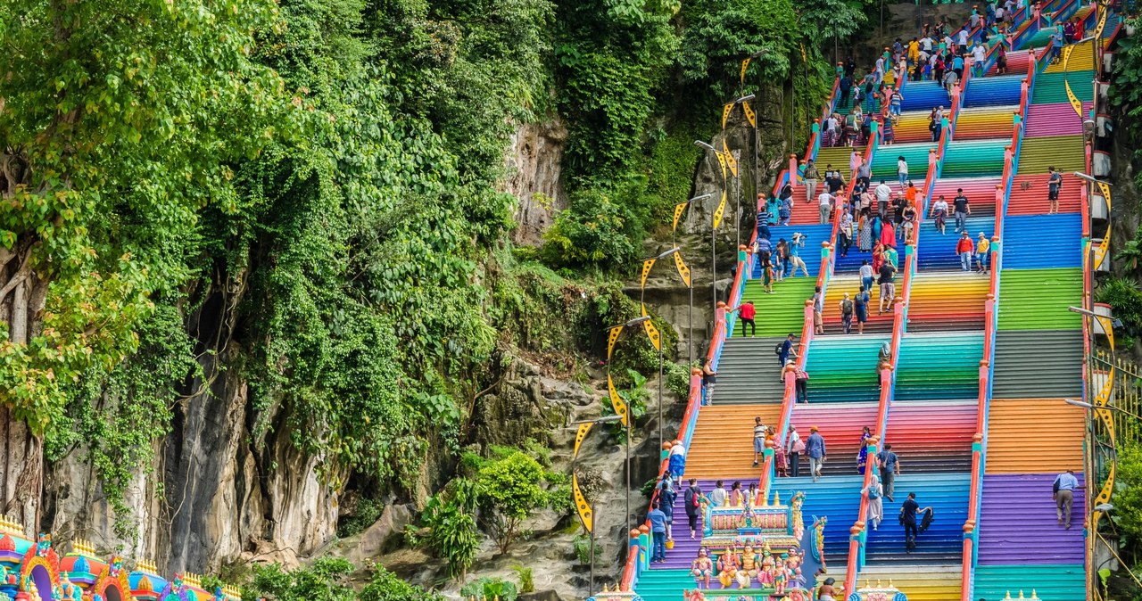 Kolorowe schody są uwielbiane przez instagramerów /123RF/PICSEL