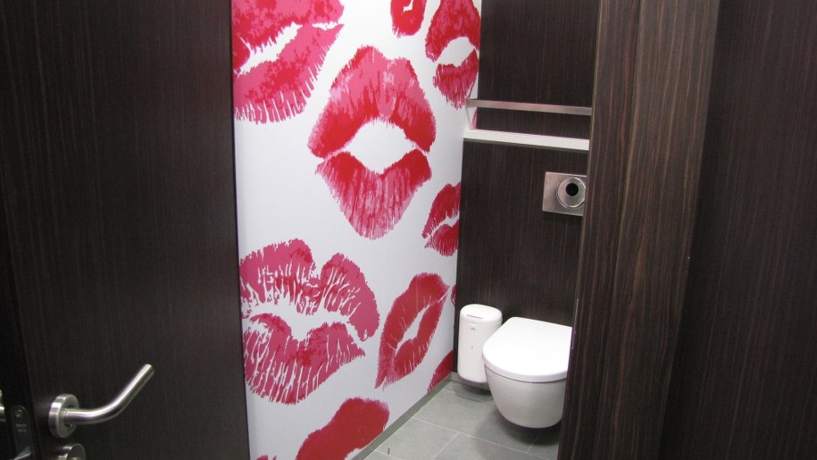 Kolorowe toalety na dworcu w Katowicach /Anna Kropaczek /RMF FM