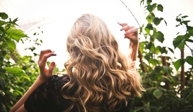 Koloryzacja włosów na 2026 rok. Przełomowe trendy, które zaskoczą każdego