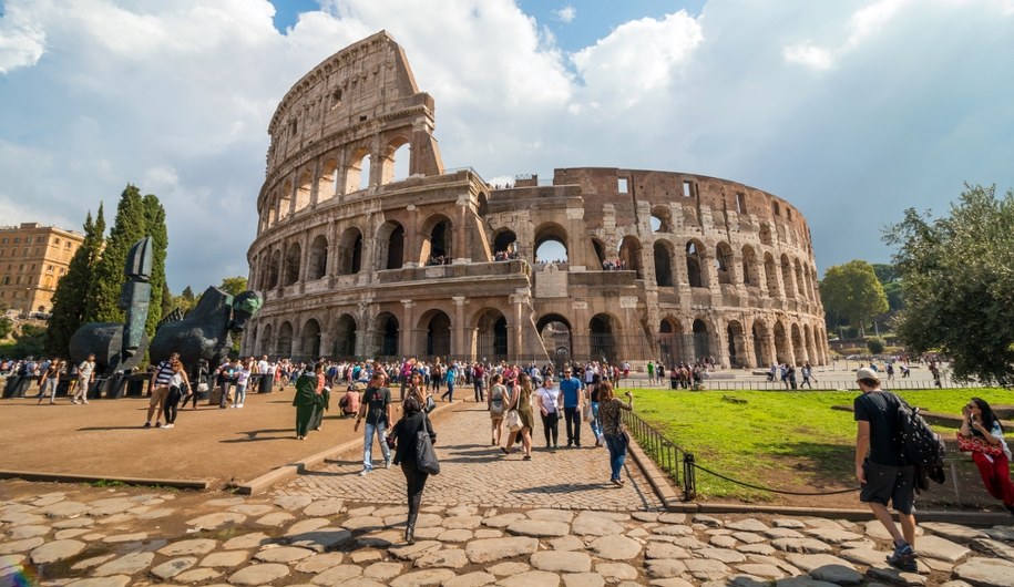 Koloseum w Rzymie jest niezwykle popularnym miejscem wśród turystów /Shutterstock