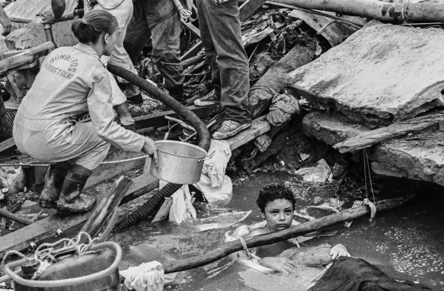 Kolumbia 1985 - lawiny błotne po wybuchu wulkanu /JAIRO HIGUERA /East News