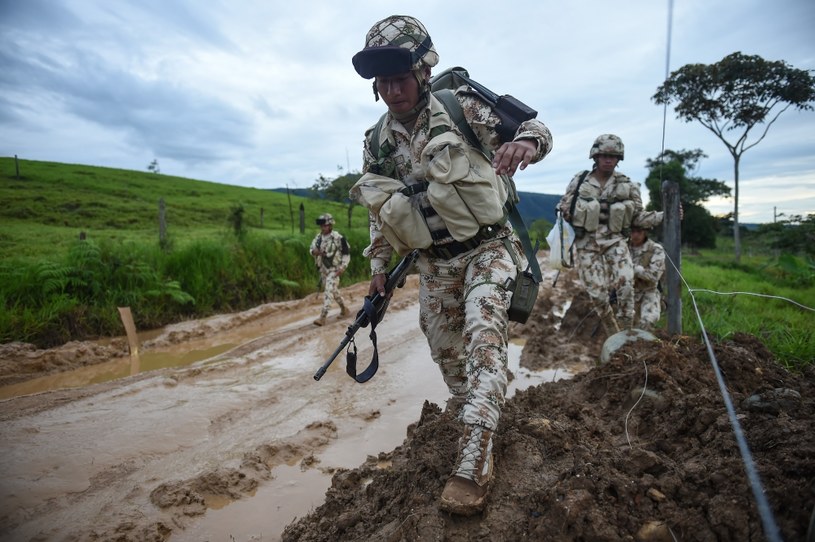 Kolumbijscy żołnierze patrolują tereny opuszczone przez FARC /Raul Arboleda /AFP