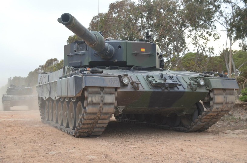 Kolumna hiszpańskich czołgów Leopard 2A4 10 Pułku Kawalerii "Alcántara", stacjonującego w Melilli /@COMGEMEL_ET /Twitter