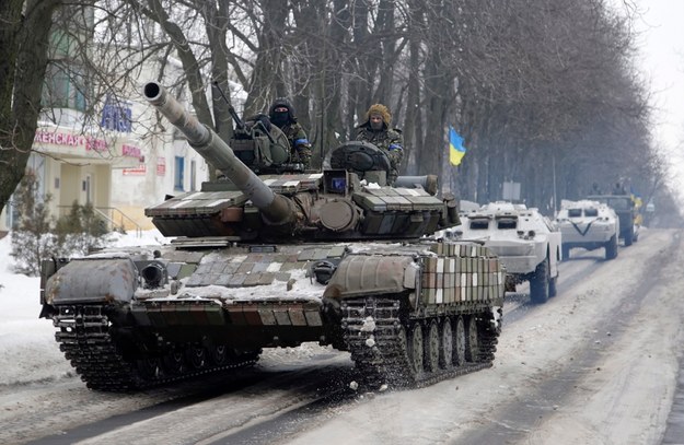 Kolumna pancerna ukraińskiej armii w mieście Wołnowacha /ALEXANDER ERMOCHENKO /PAP/EPA