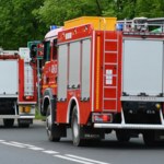 Kolumna straży pożarnej jedzie autostradą na sygnale. Czy można ją wyprzedzić?