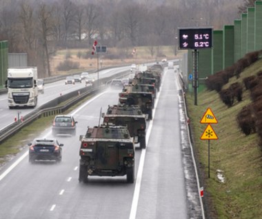 Kolumny wojskowe przejadą przez Polskę. Będą miały niebieskie chorągiewki