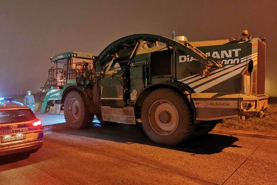 Kombajn teoretycznie mógł wjechać na autostradę /KMP Łódź /