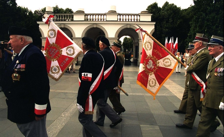 Kombatanci przed Grobem Nieznanego Żołnierza /PAP/Piotr Rybarczyk  /PAP