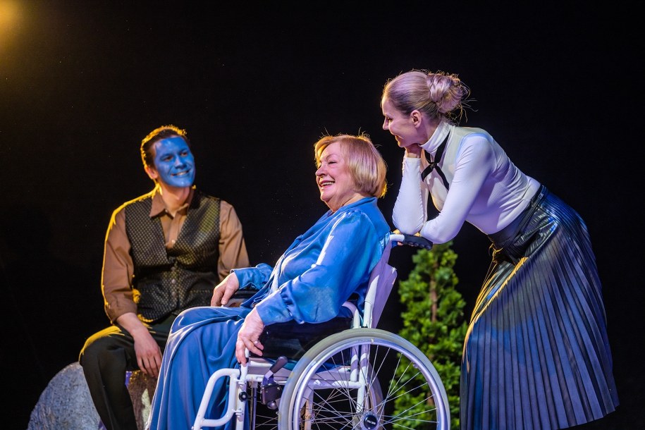 Komedia Juliusza Machulskiego "Atrament. Wczoraj. Żyrafa" - to jedna z propozycji na Tydzięń Teatru w Powszechnym /Teatr Powszechny w Łodzi/ fot. Maciej Zakrzewski /Materiały prasowe