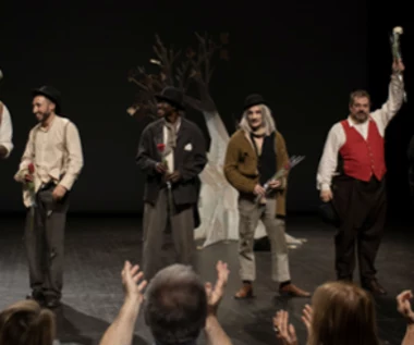 "Komedianci debiutanci": Więzienna trupa teatralna [recenzja]