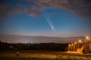 El cometa C/2023 A3 Tuchinshan-ATLAS fascina a los polacos. Internet está lleno de imágenes.