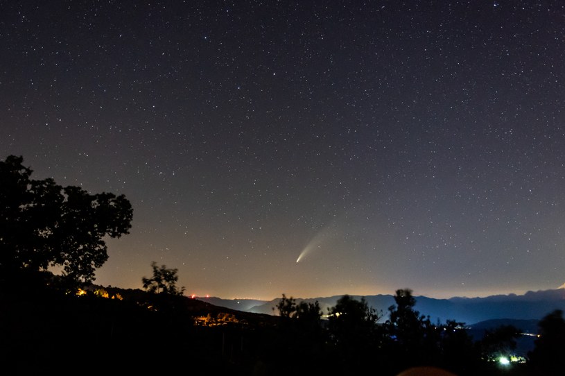 Kometa na nocnym niebie to nieraz spektakularny widok /123RF/PICSEL