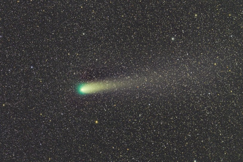 Komety mogą roznosić węgiel i inne pierwiastki po Wszechświecie /123RF/PICSEL