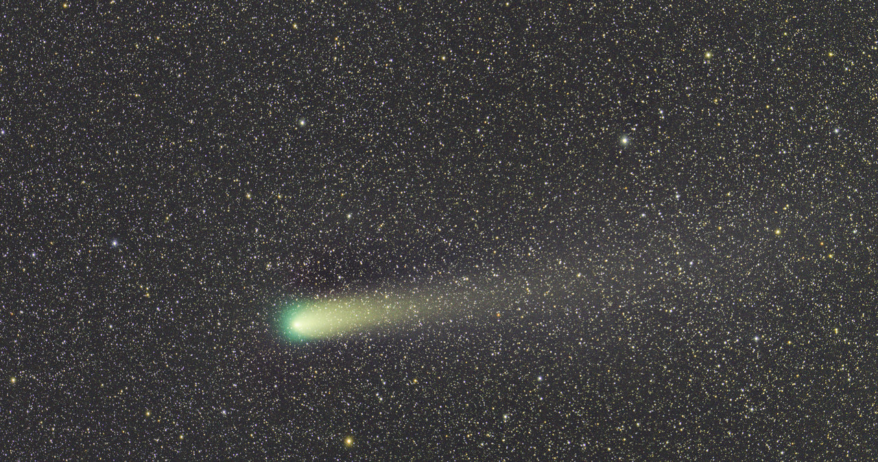 Komety mogą roznosić węgiel i inne pierwiastki po Wszechświecie /123RF/PICSEL