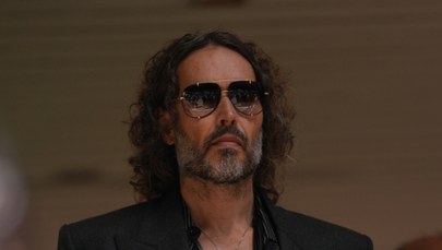 Komik czy seksualny drapieżca? Russell Brand z nowymi zarzutami