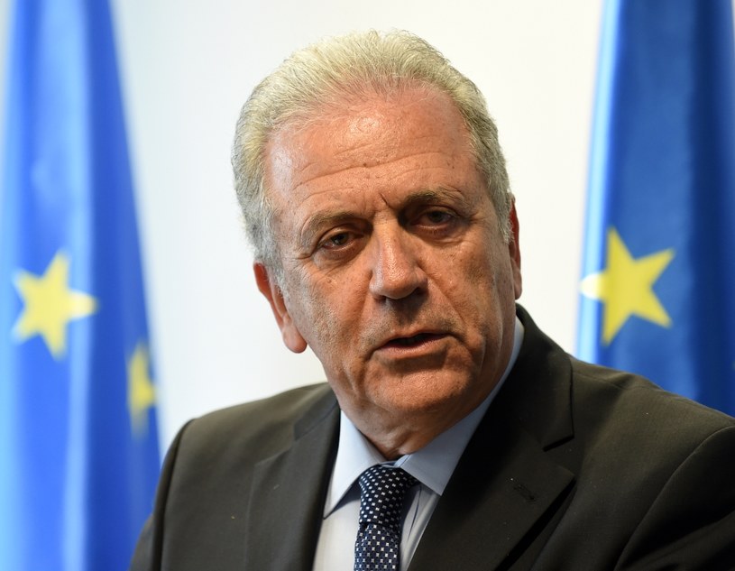 Komisarz Dimitris Avramopoulos nie chciał mówić w Warszawie, jakich środków Komisja może użyć wobec krajów członkowskich /Janek Skarżyński /AFP