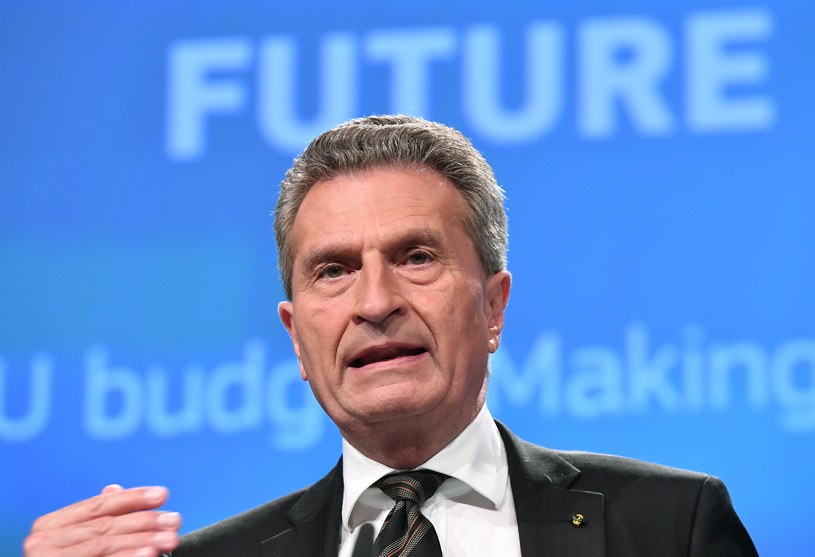 Komisarz UE ds. budżetowych Guenther Oettinger /EMMANUEL DUNAND /AFP