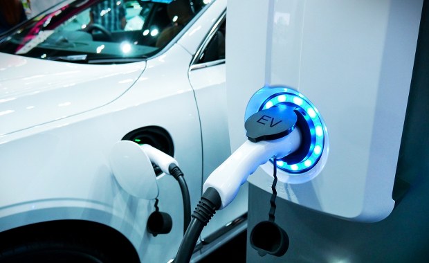 Komisja Europejska chce zmniejszyć emisje. Pomóc mają kredyty węglowe