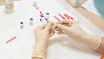 Komisja Europejska dopuściła do obrotu szczepionkę Moderny