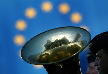 Komisja Europejska mówi dość łamaniu praw konsumenta w internecie /AFP