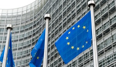Komisja Europejska pozwała Polskę. Poszło o dwie rzeczy