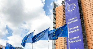 Komisja Europejska reaguje na decyzję Nawrockiego ws. SAFE