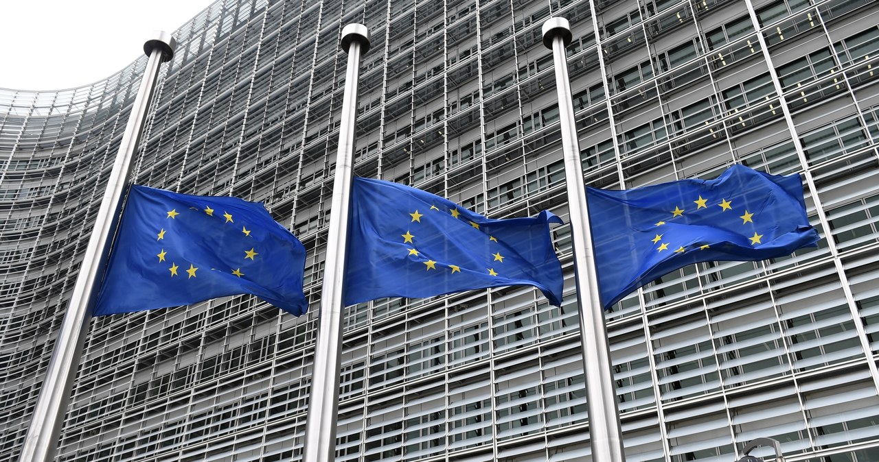 Komisja Europejska wzywa Polskę do pełnego wdrożenia dyrektywy dot. zamówień publicznych. Zdj. ilustracyjne /EMMANUEL DUNAND /AFP