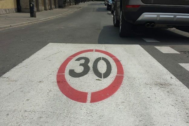 Komisja Europejska zaakceptowała oficjalnie podjętą przez sieć 40 organizacji z różnych krajów Europejską Inicjatywę Obywatelską „30 km/godz - ulice przyjazne życiu!” /INTERIA.PL