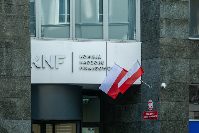 Komisja Nadzoru Finansowego (KNF) wpisała nowe podmioty na listę ostrzeżeń publicznych /ARKADIUSZ ZIOLEK /East News