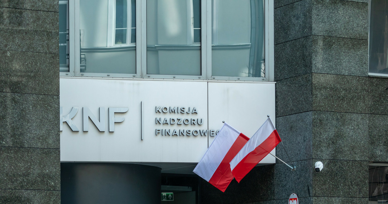 Komisja Nadzoru Finansowego (KNF) wpisała nowe podmioty na listę ostrzeżeń publicznych /ARKADIUSZ ZIOLEK /East News