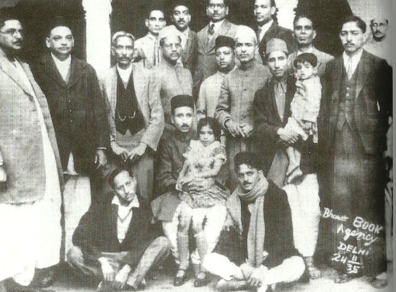 Komisja rządowa badająca przypadek Santi Dewi. Mathura, 24 listopada 1935 roku / zdjęcie: Archiwum Fundacji Nautilus /archiwum prywatne