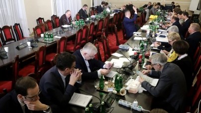 Komisja sprawiedliwości przeciw wnioskom opozycji ws. projektu o SN. W środę kolejne głosowania