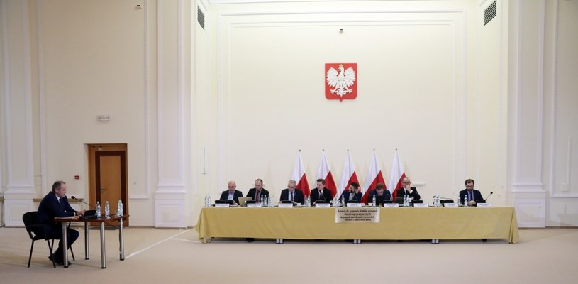 Komisja weryfikacyjna /Tomasz Gzell /PAP