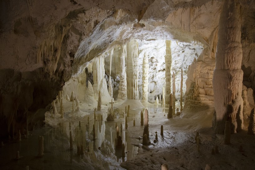 Komnata Świec — jedna z jaskiń Frasassi /Mike Kemp /Getty Images