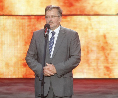 Komorowski obejrzy "Niepokonanych"